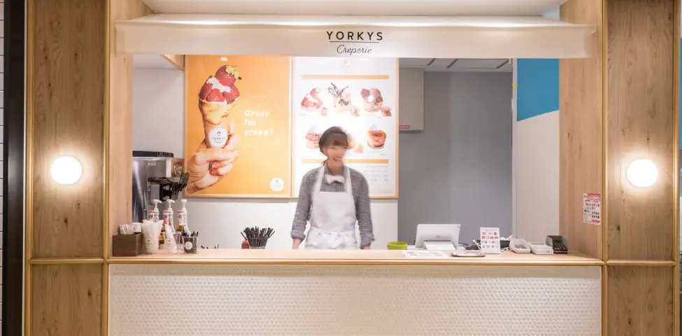 YORKYS CREPERIE のカウンター