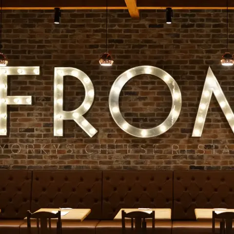 FROMA のサイン